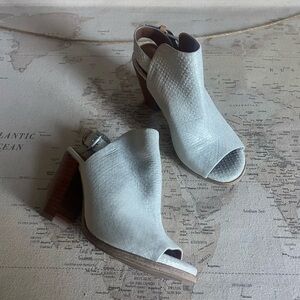 🆕Gentle Souls Peep Toe Slingback Block Heel Size 6 NWOB